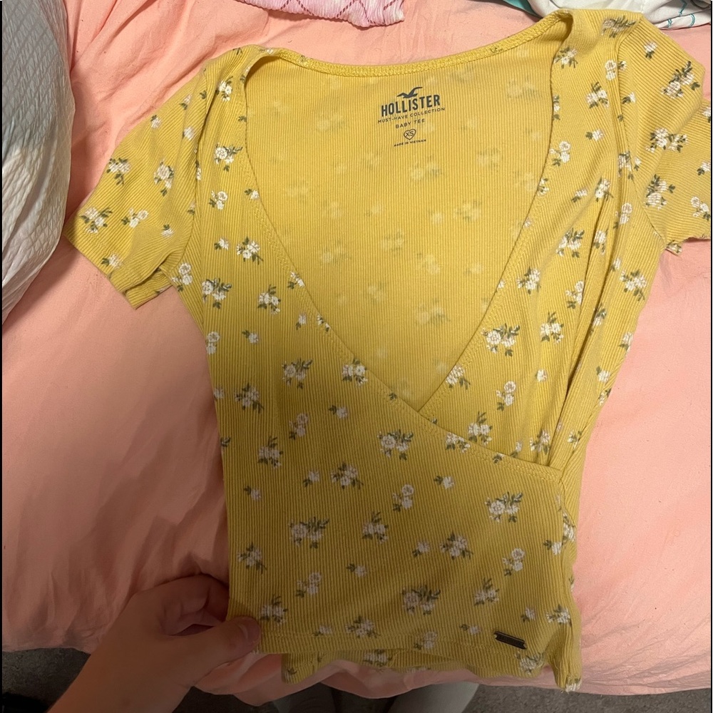 Hollister top